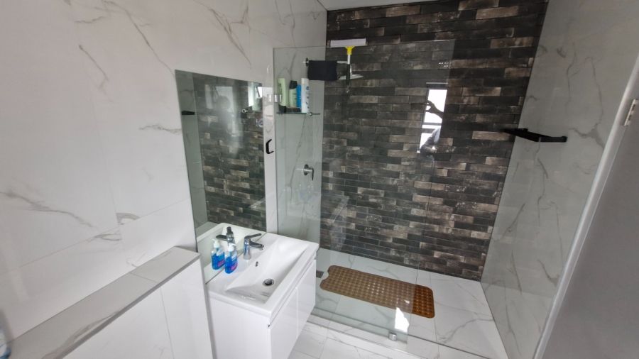 32 Bedroom Property for Sale in Table View Western Cape